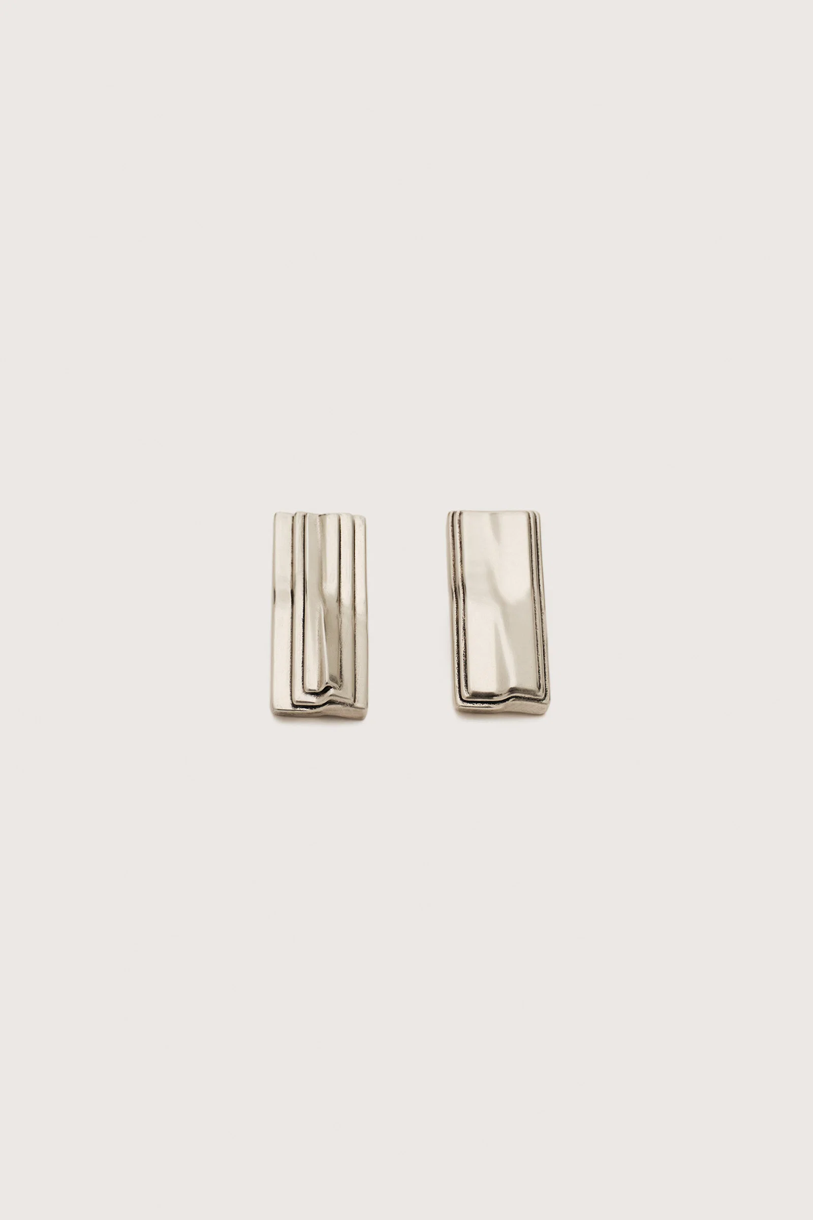 Drifted Lines Earring - Image 4